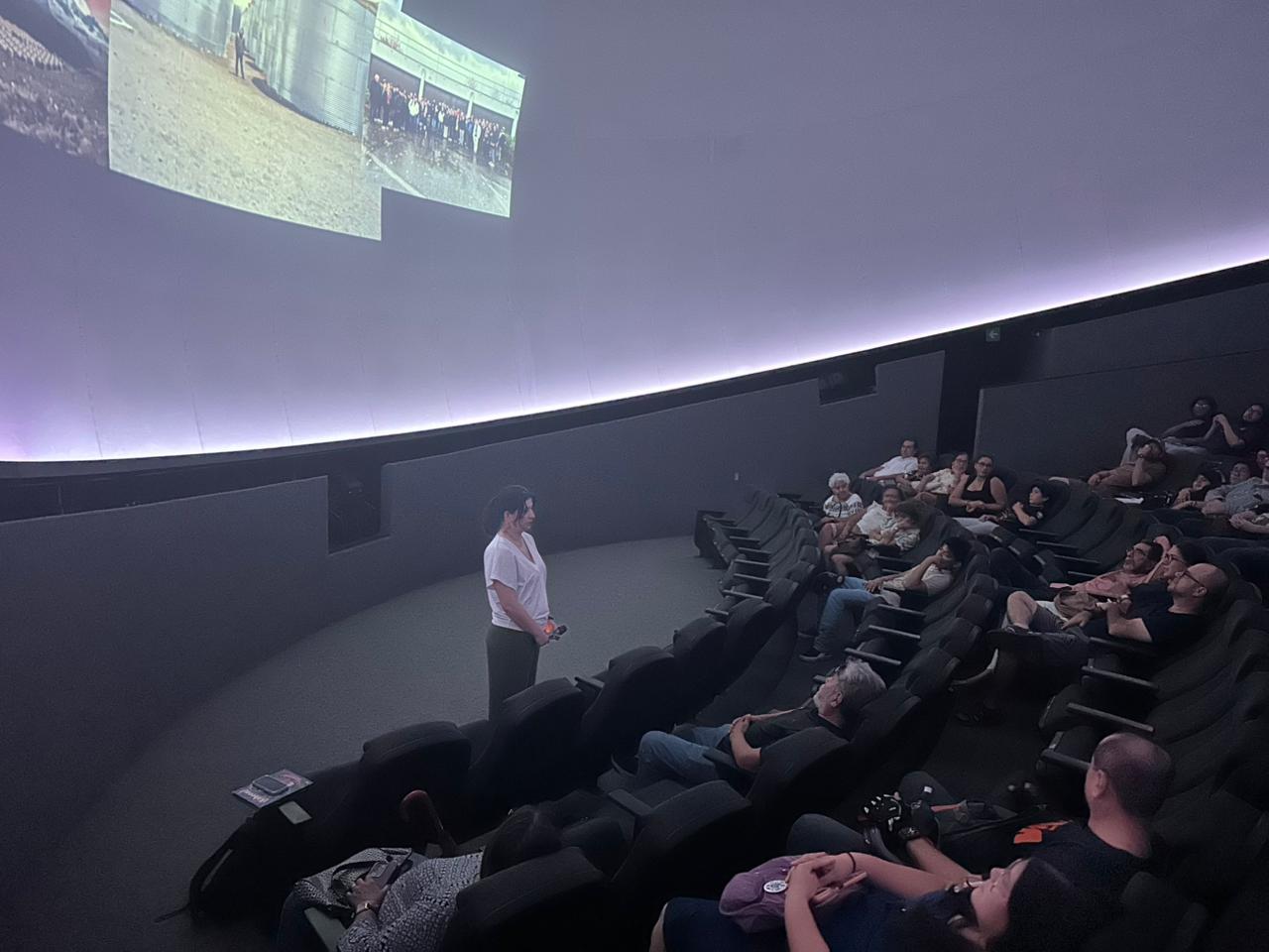 Científica española, Sara Coutiño De León revela los secretos del cosmos en el Planetario de Tuxtla